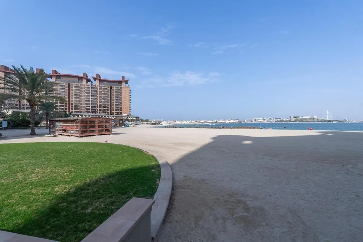 Luxurious 3-Bedroom Apartment Perfect For Families In Palm Jumeirah Dubai 0*,  United Arab Emirates