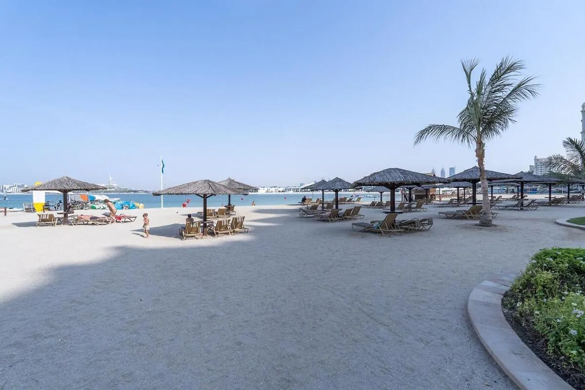 Luxurious 3-Bedroom Apartment Perfect For Families In Palm Jumeirah Dubai 0*,  United Arab Emirates
