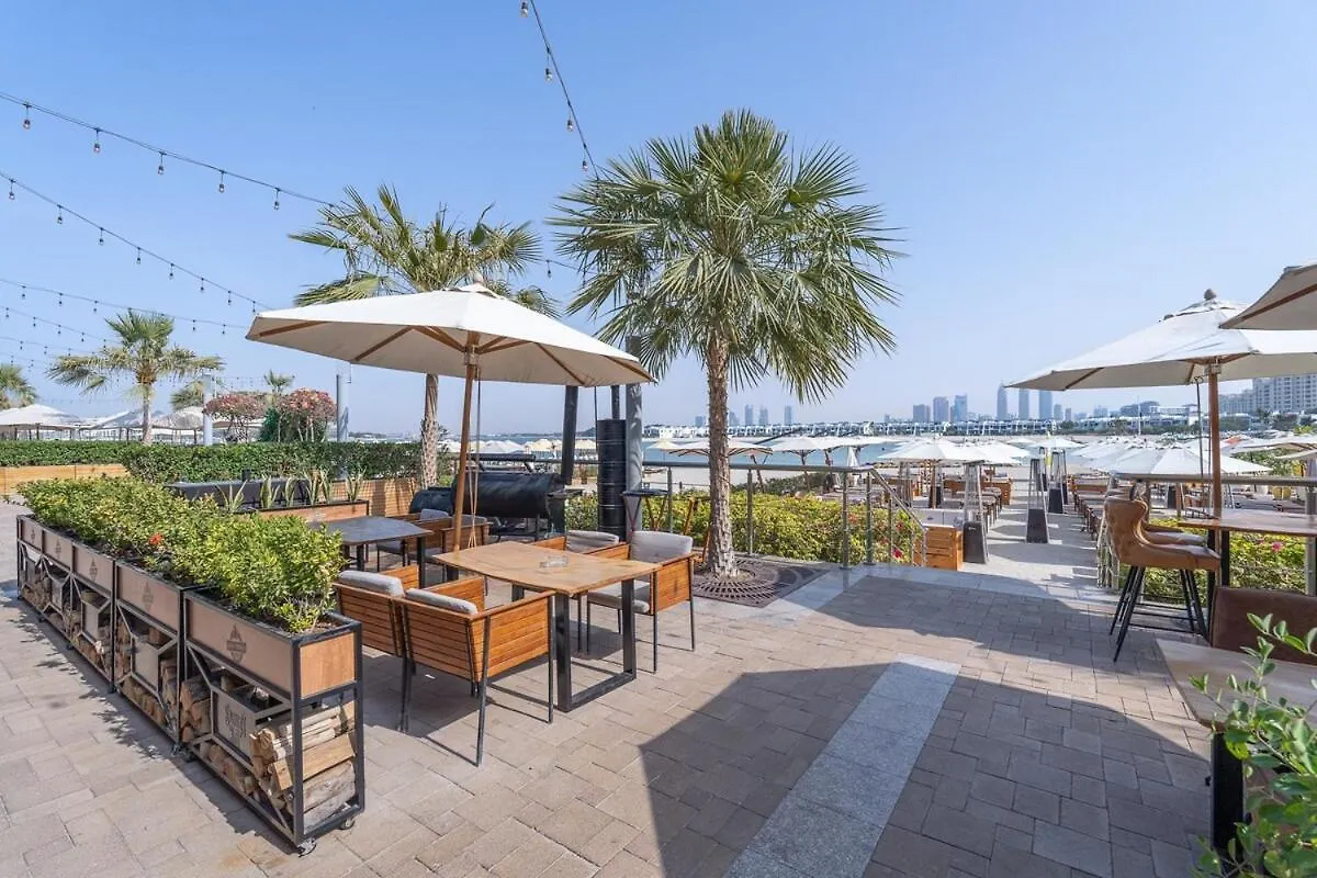 Luxurious 3-Bedroom Apartment Perfect For Families In Palm Jumeirah Dubai 0*,