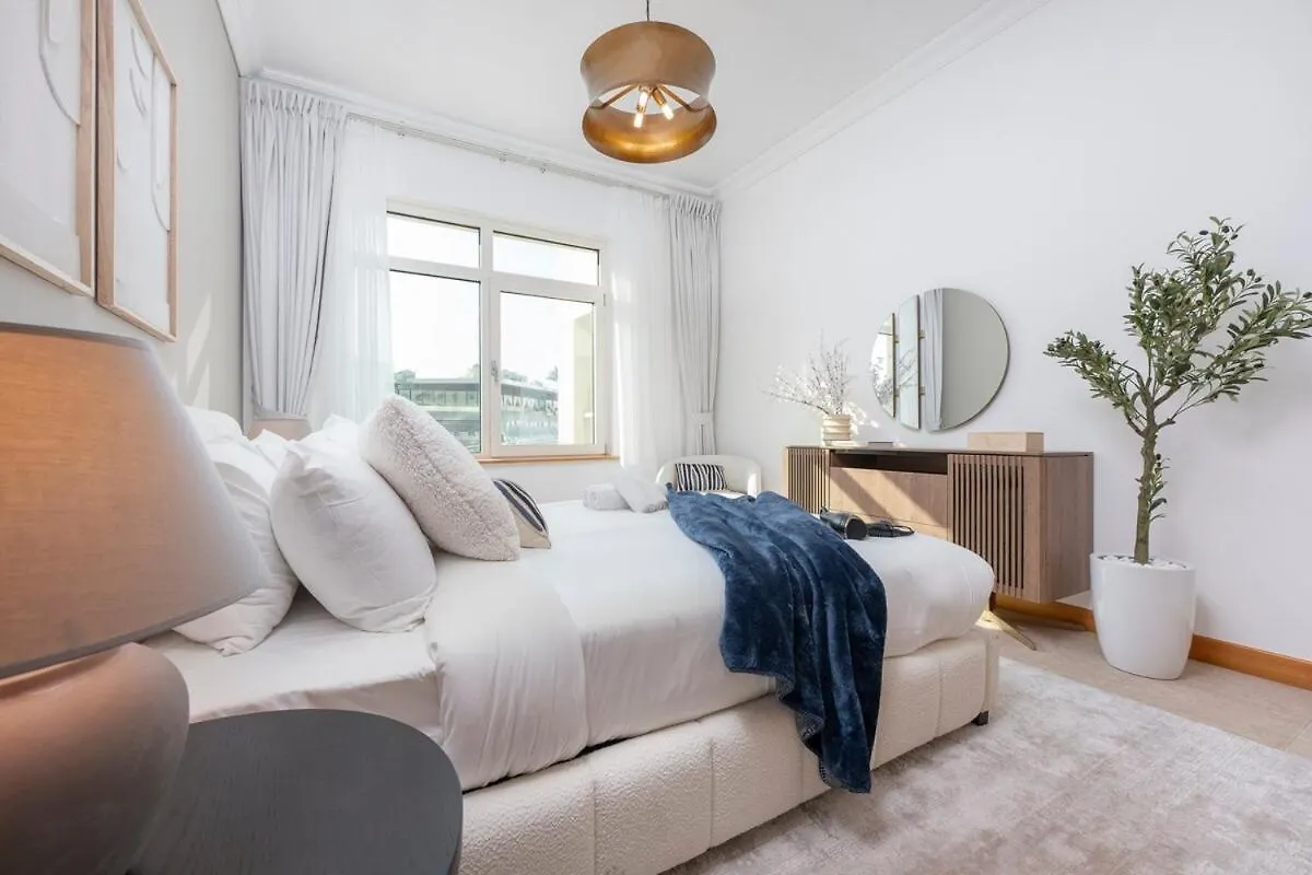 Luxurious 3-Bedroom Apartment Perfect For Families In Palm Jumeirah Dubai