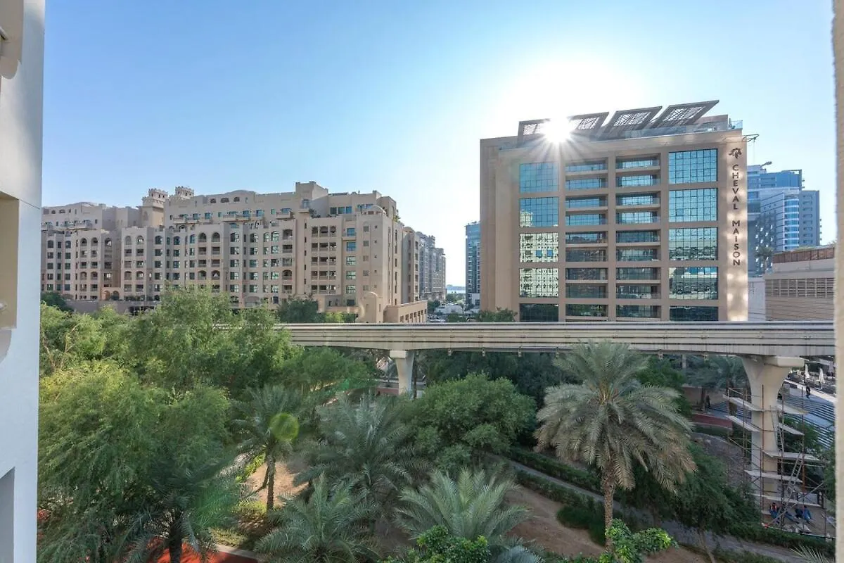 Luxurious 3-Bedroom Apartment Perfect For Families In Palm Jumeirah Dubai United Arab Emirates