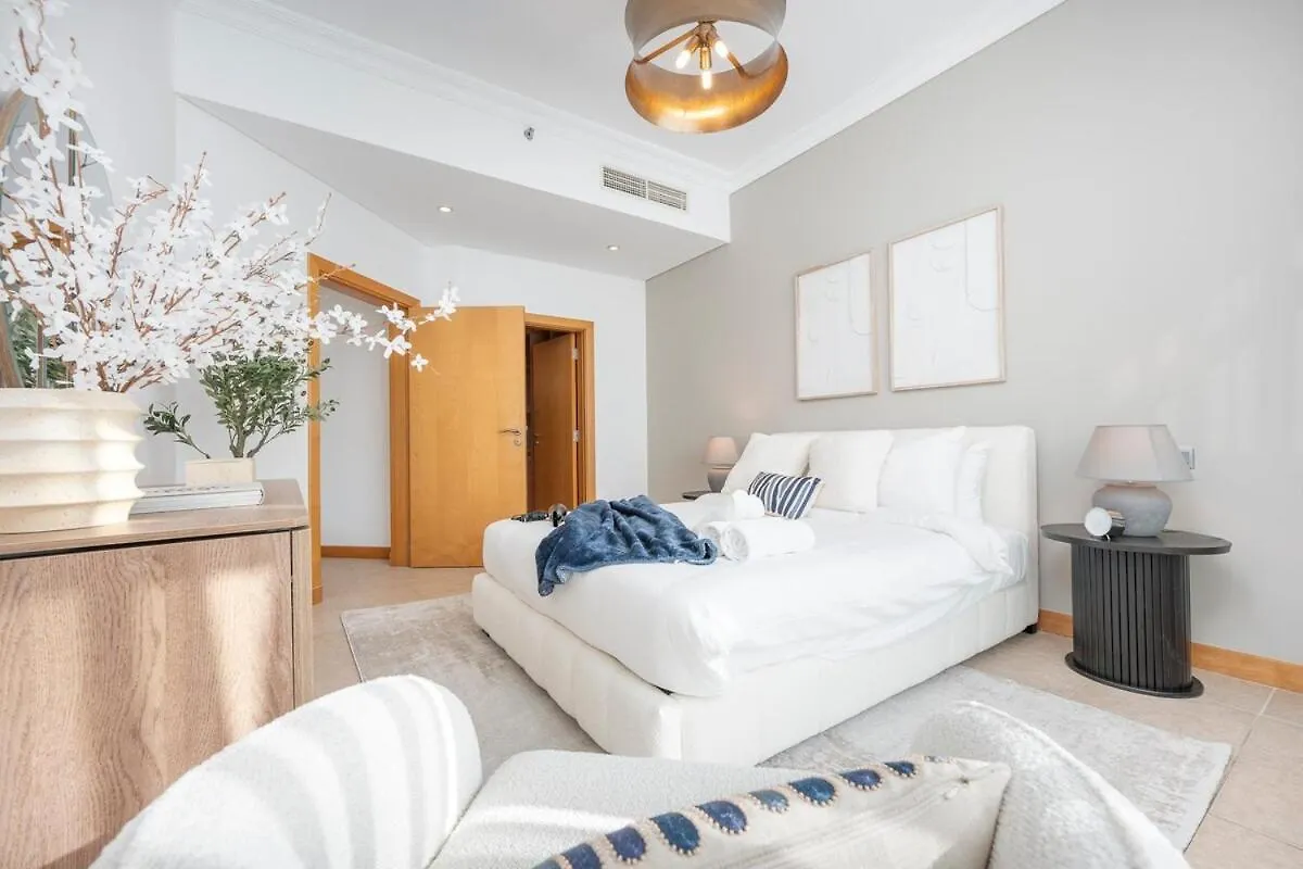 Luxurious 3-Bedroom Apartment Perfect For Families In Palm Jumeirah Dubai 0*,
