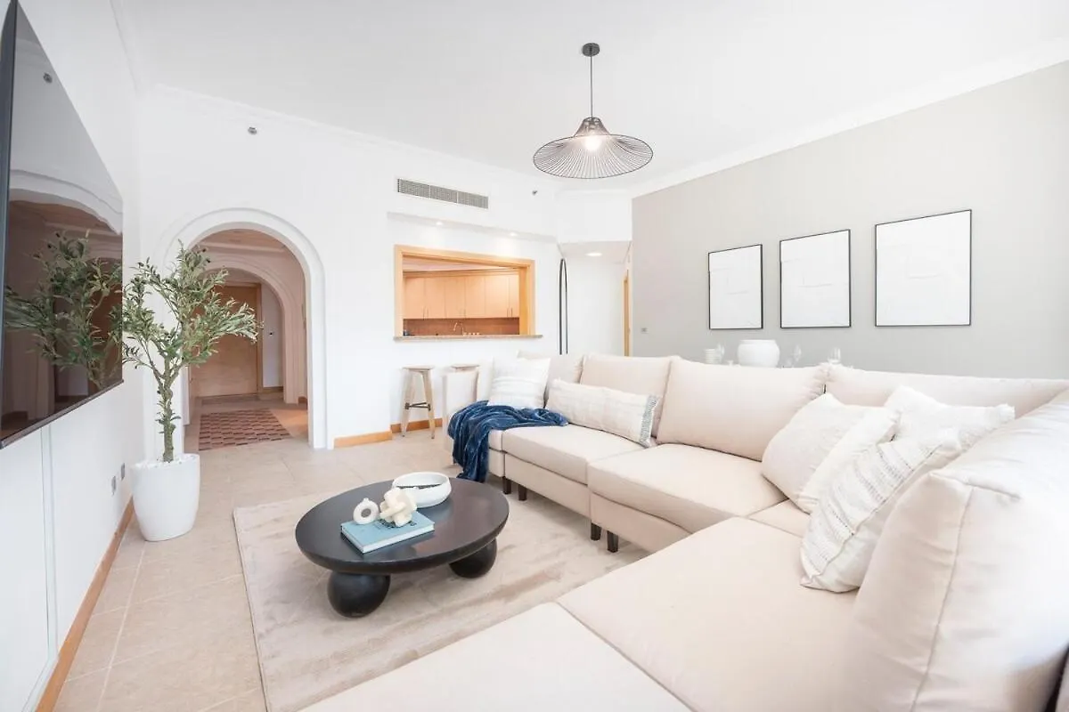 Luxurious 3-Bedroom Apartment Perfect For Families In Palm Jumeirah Dubai