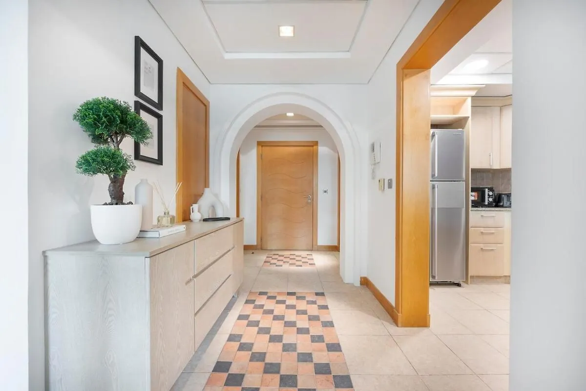 Luxurious 3-Bedroom Apartment Perfect For Families In Palm Jumeirah Dubai 0*,