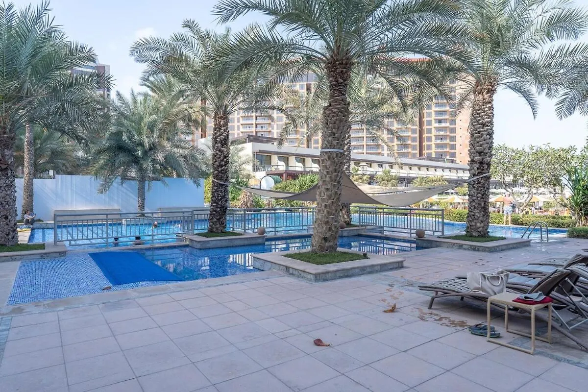 Luxurious 3-Bedroom Apartment Perfect For Families In Palm Jumeirah Dubai 0*,  United Arab Emirates