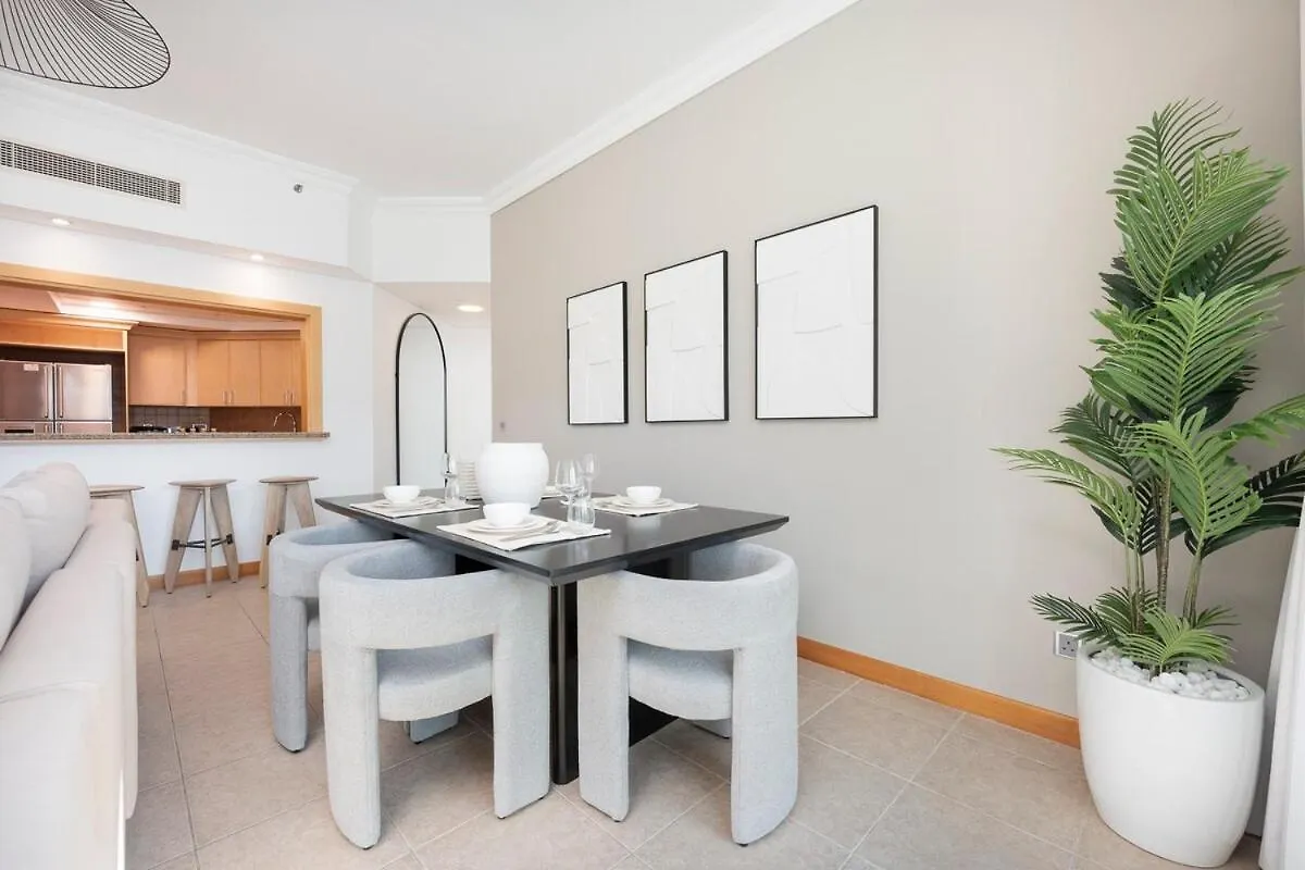 Luxurious 3-Bedroom Apartment Perfect For Families In Palm Jumeirah Dubai 0*,  United Arab Emirates